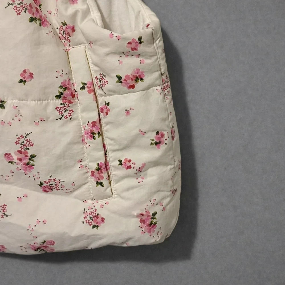 Floral Puffer Vest 🌸🤍 NWT. - Picture 3 of 3